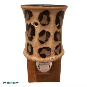 Plug in Scentsy warmer